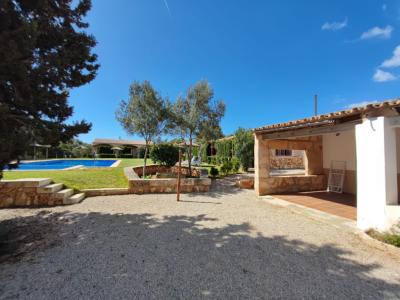 Winter: 9 apartments with 1 - 2 bedrooms on a communal plot with pool and AC in a quiet area near Campos-AP 43