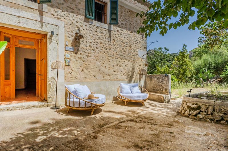 WINTER ab NOV 27: Historische Finca-DH mit Kamin in absolut ruhiger Lage in Orient- West --- F 04 WT