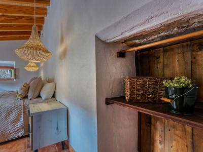 WINTER ab NOV 27: Historische Finca-DH mit Kamin in absolut ruhiger Lage in Orient- West --- F 04 WT