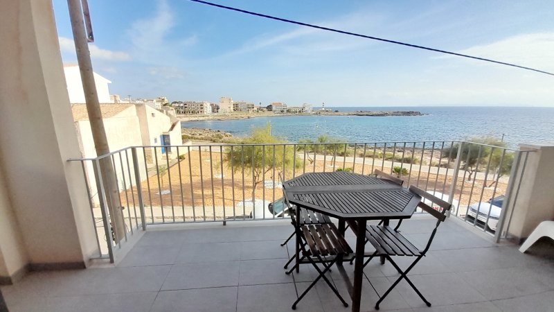 Invierno: Apartamento con ascensor en 1ª línea de la bahía de Gayota en Colonia St Jordi -- AP 15 WT