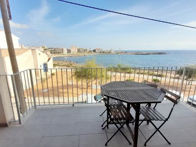 Invierno: Apartamento con ascensor en 1ª línea de la bahía de Gayota en Colonia St Jordi -- AP 15 WT