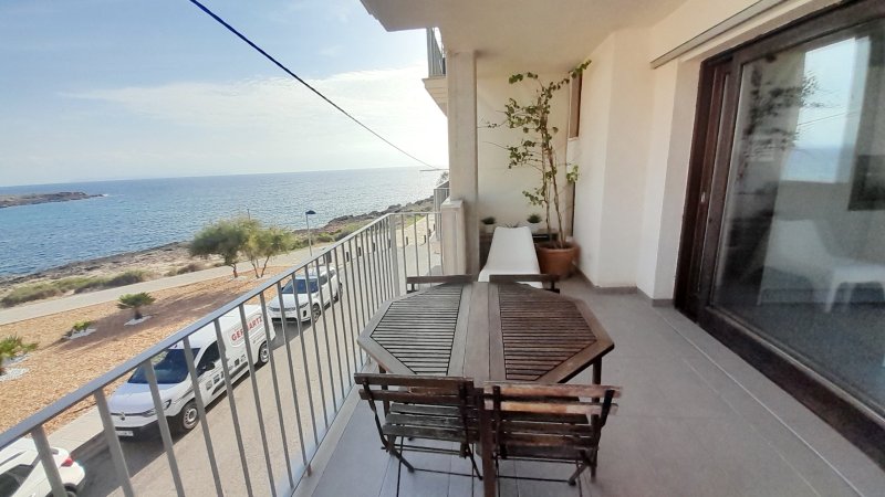 Invierno: Apartamento con ascensor en 1ª línea de la bahía de Gayota en Colonia St Jordi -- AP 15 WT