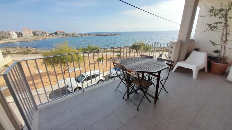 Invierno: Apartamento con ascensor en 1ª línea de la bahía de Gayota en Colonia St Jordi -- AP 15 WT