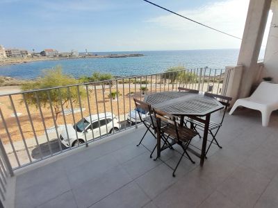 Invierno: Apartamento con ascensor en 1ª línea de la bahía de Gayota en Colonia St Jordi -- AP 15 WT