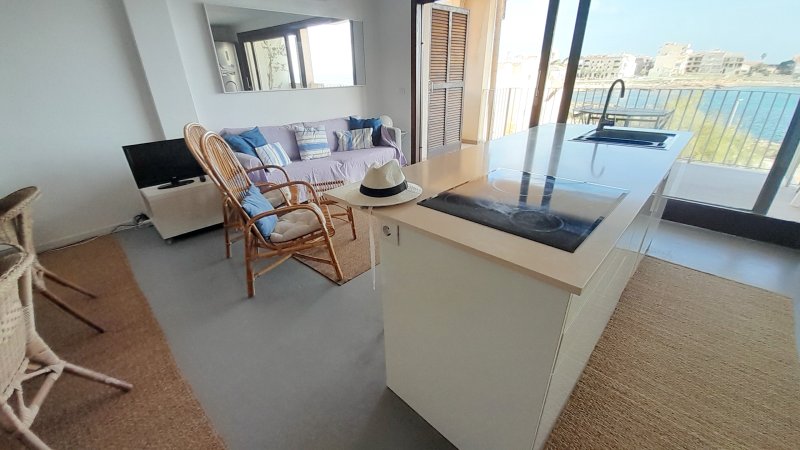 Invierno: Apartamento con ascensor en 1ª línea de la bahía de Gayota en Colonia St Jordi -- AP 15 WT