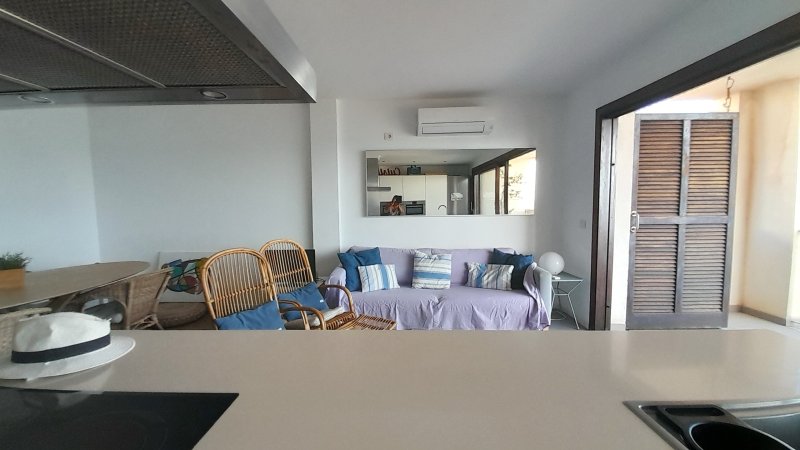 Invierno: Apartamento con ascensor en 1ª línea de la bahía de Gayota en Colonia St Jordi -- AP 15 WT
