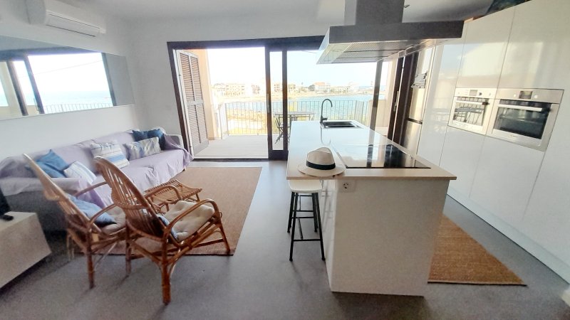 Invierno: Apartamento con ascensor en 1ª línea de la bahía de Gayota en Colonia St Jordi -- AP 15 WT