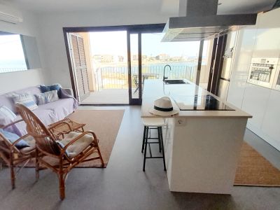Invierno: Apartamento con ascensor en 1ª línea de la bahía de Gayota en Colonia St Jordi -- AP 15 WT
