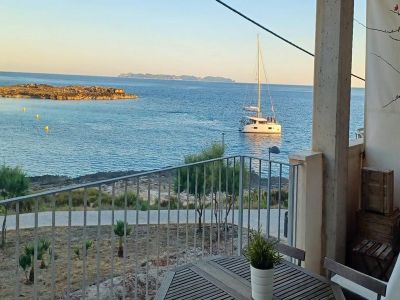 Invierno: Apartamento con ascensor en 1ª línea de la bahía de Gayota en Colonia St Jordi -- AP 15 WT