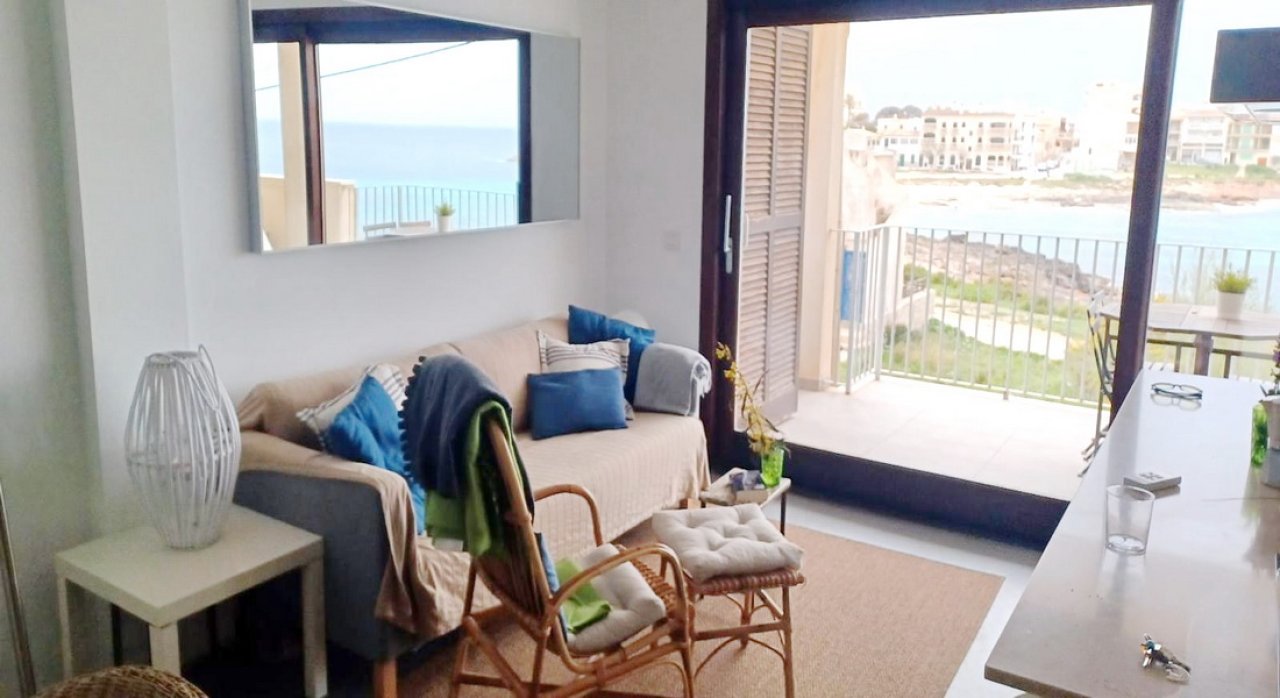 Invierno: Apartamento con ascensor en 1ª línea de la bahía de Gayota en Colonia St Jordi -- AP 15 WT