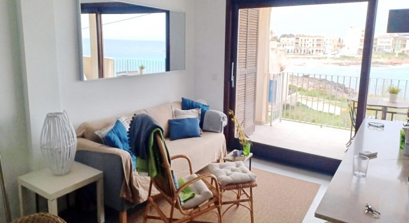 Invierno: Apartamento con ascensor en 1ª línea de la bahía de Gayota en Colonia St Jordi -- AP 15 WT