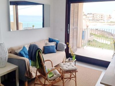 Invierno: Apartamento con ascensor en 1ª línea de la bahía de Gayota en Colonia St Jordi -- AP 15 WT
