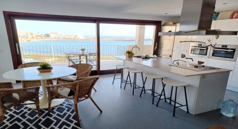 Invierno: Apartamento con ascensor en 1ª línea de la bahía de Gayota en Colonia St Jordi -- AP 15 WT