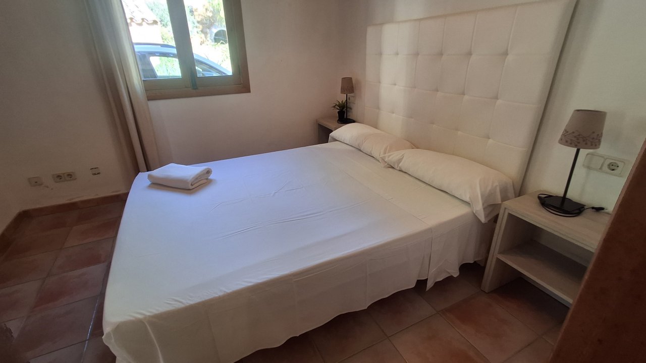 Winter: Casita mit Gemeinschaftspool und Innenhof in einer Siedlung bei Campos --- C 01 WT