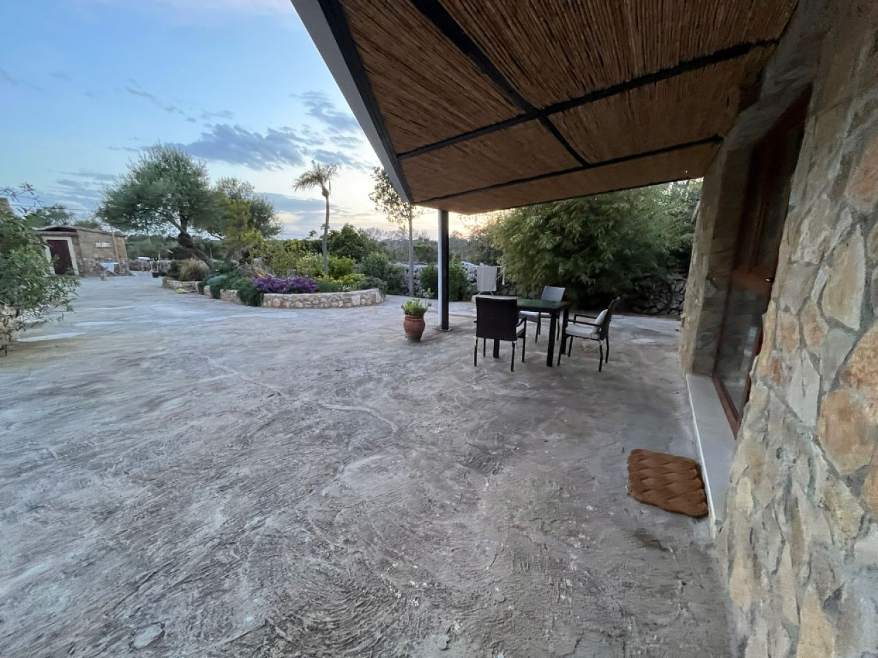 Winter: Ebenerdige Casita-Studio mit Terrasse und Gemeinschaftsgarten und Pool -- C 10 WT