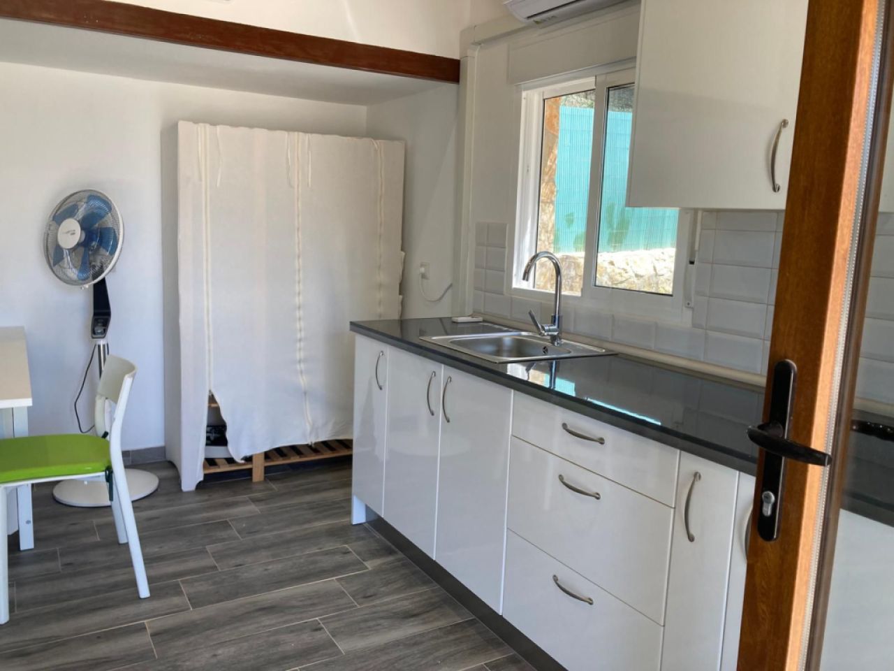 Winter: Ebenerdige Casita-Studio mit Terrasse und Gmeineshaftsgarten und Pool -- C 10 WT