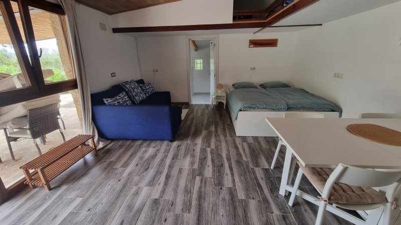 Invierno: Casita-Estudio a nivel de suelo con terraza, jardín comunitario y piscina -- C 10 WT