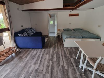Invierno: Casita-Estudio a nivel de suelo con terraza, jardín comunitario y piscina -- C 10 WT