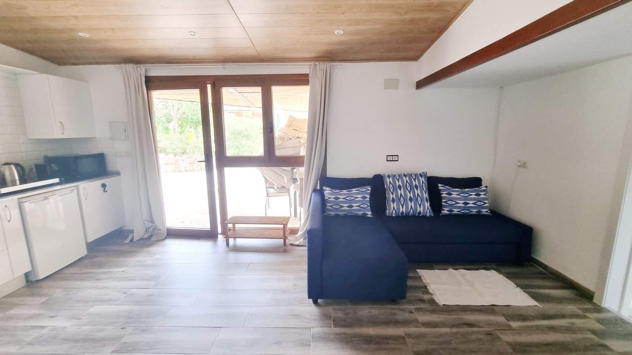 Invierno: Casita-Estudio a nivel de suelo con terraza, jardín comunitario y piscina -- C 10 WT