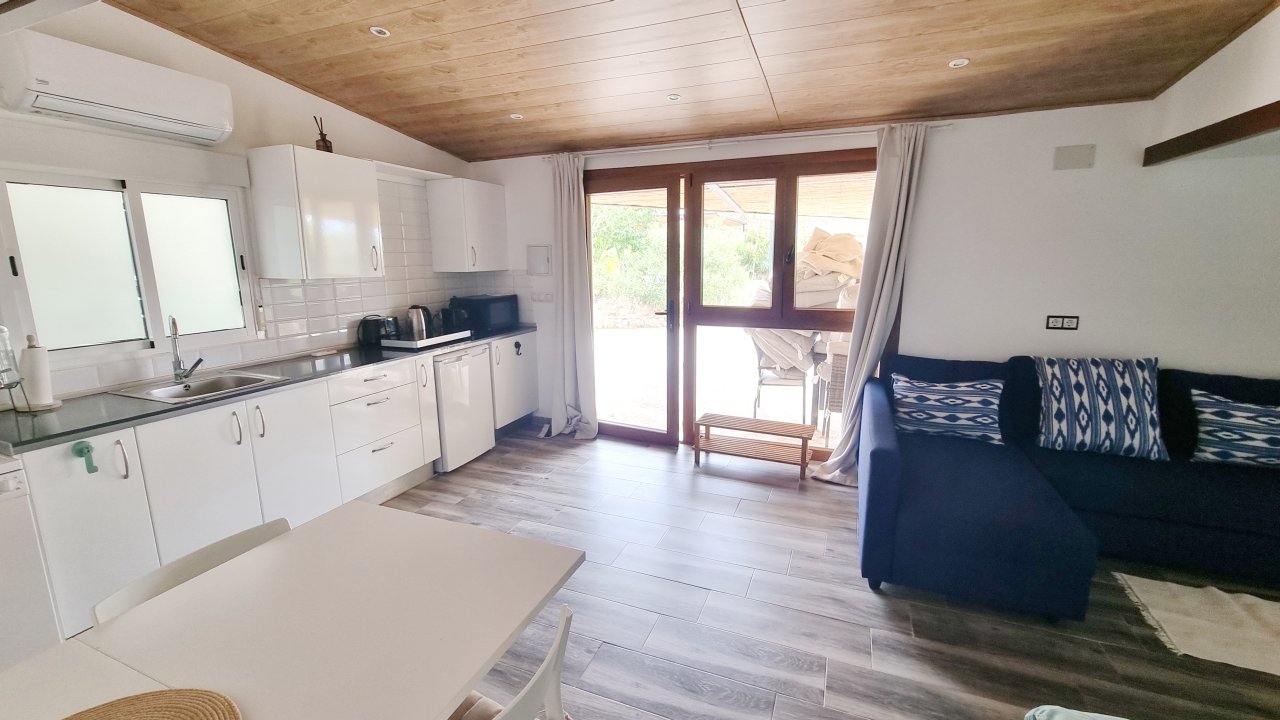 Invierno: Casita-Estudio a nivel de suelo con terraza, jardín comunitario y piscina -- C 10 WT