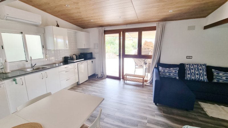 Invierno: Casita-Estudio a nivel de suelo con terraza, jardín comunitario y piscina -- C 10 WT