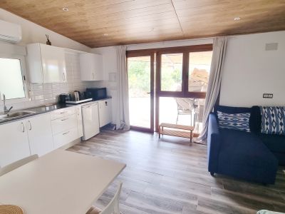 Invierno: Casita-Estudio a nivel de suelo con terraza, jardín comunitario y piscina -- C 10 WT