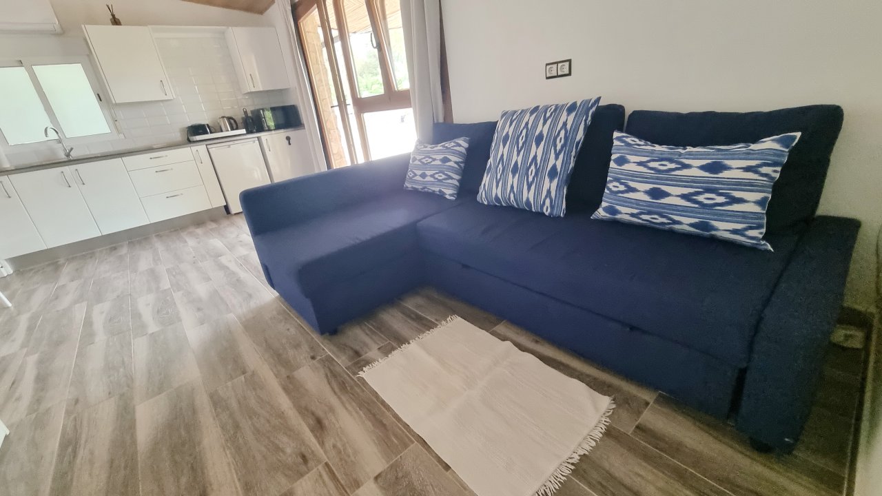 Invierno: Casita-Estudio a nivel de suelo con terraza, jardín comunitario y piscina -- C 10 WT