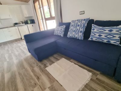 Invierno: Casita-Estudio a nivel de suelo con terraza, jardín comunitario y piscina -- C 10 WT