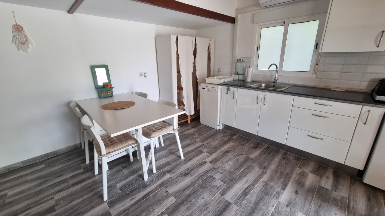 Invierno: Casita-Estudio a nivel de suelo con terraza, jardín comunitario y piscina -- C 10 WT