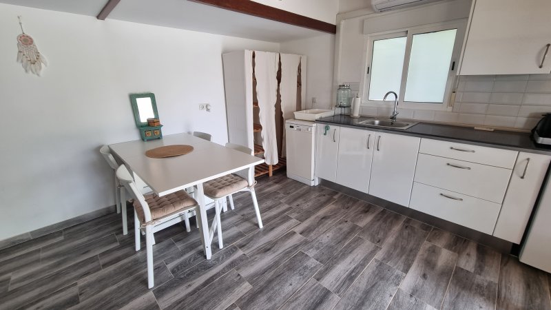 Invierno: Casita-Estudio a nivel de suelo con terraza, jardín comunitario y piscina -- C 10 WT
