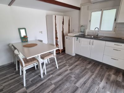 Invierno: Casita-Estudio a nivel de suelo con terraza, jardín comunitario y piscina -- C 10 WT