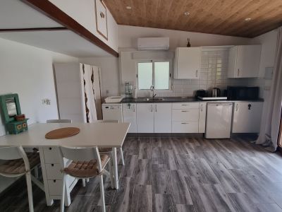 Invierno: Casita-Estudio a nivel de suelo con terraza, jardín comunitario y piscina -- C 10 WT