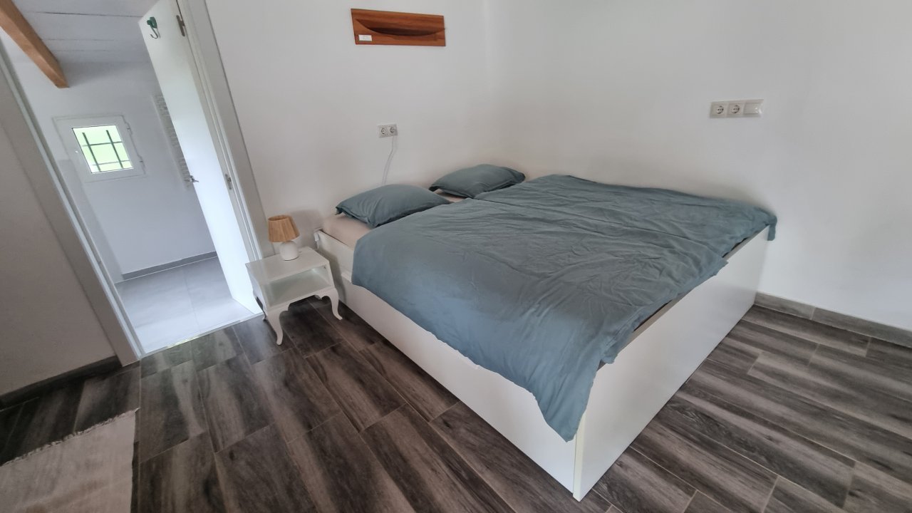Invierno: Casita-Estudio a nivel de suelo con terraza, jardín comunitario y piscina -- C 10 WT