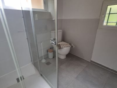 Invierno: Casita-Estudio a nivel de suelo con terraza, jardín comunitario y piscina -- C 10 WT