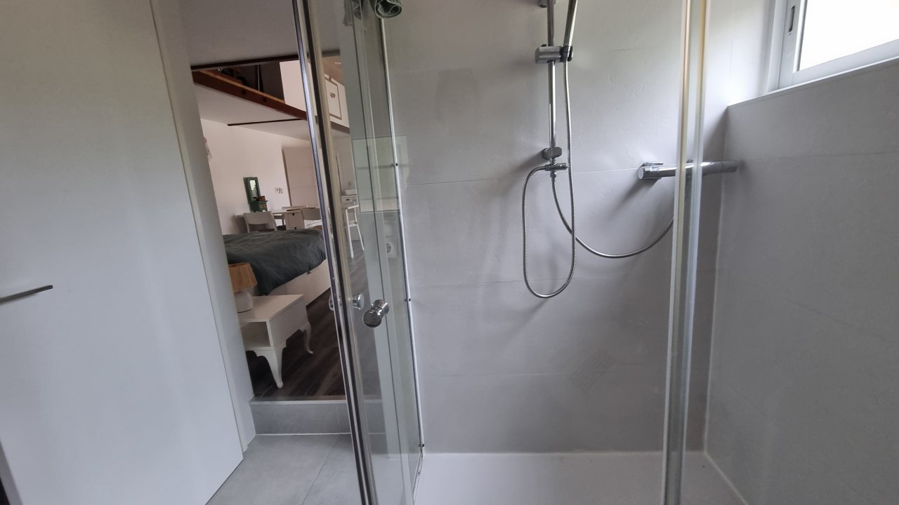 Invierno: Casita-Estudio a nivel de suelo con terraza, jardín comunitario y piscina -- C 10 WT