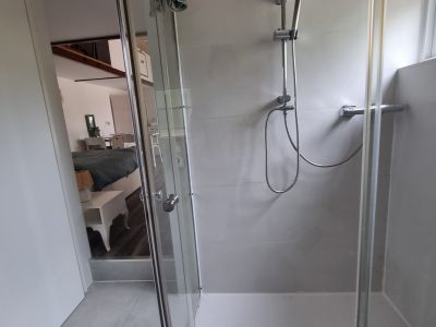 Invierno: Casita-Estudio a nivel de suelo con terraza, jardín comunitario y piscina -- C 10 WT