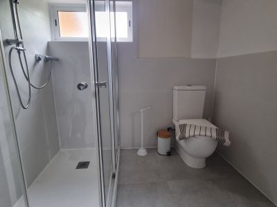 Invierno: Casita-Estudio a nivel de suelo con terraza, jardín comunitario y piscina -- C 10 WT