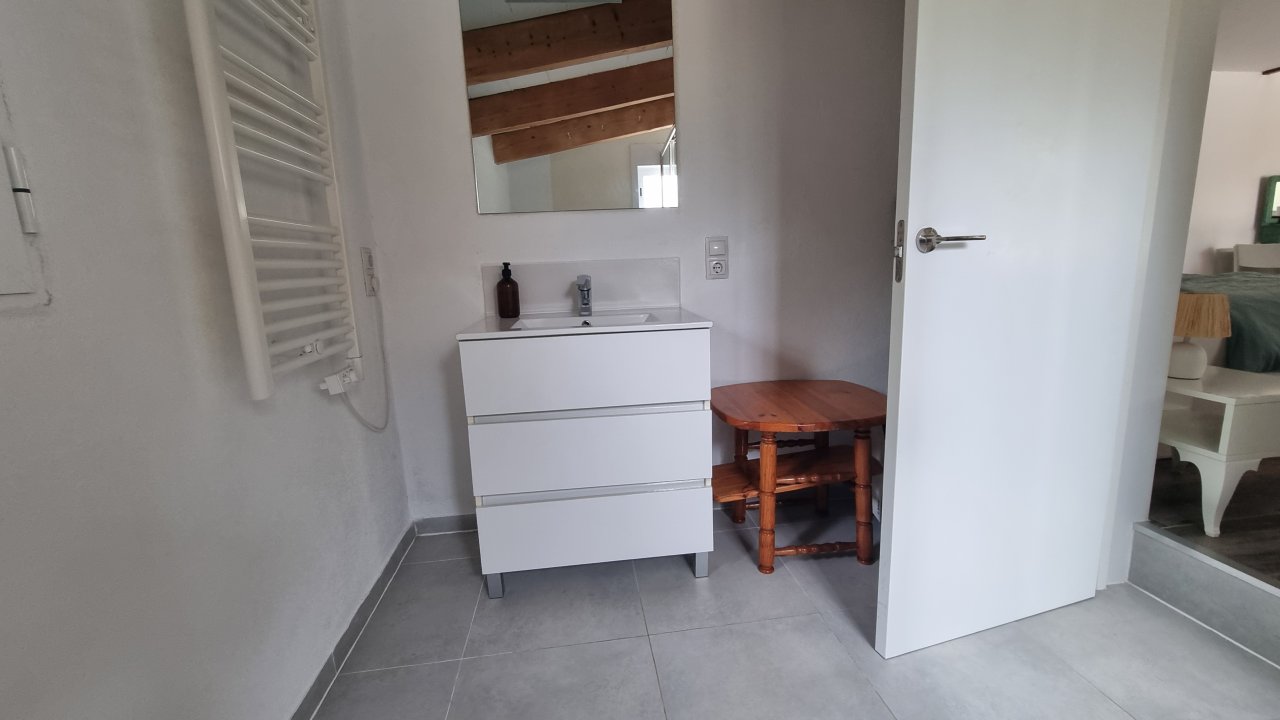 Invierno: Casita-Estudio a nivel de suelo con terraza, jardín comunitario y piscina -- C 10 WT