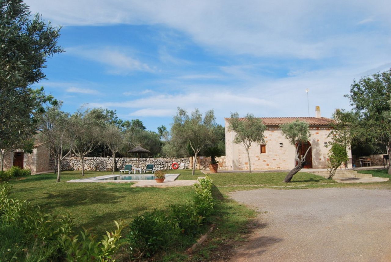 Winter: Ground-level, well-equipped Casita on the outskirts of Es Llombards -- F 191 WT