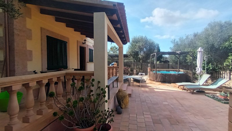 Winter: Ebenerdiges Chalet mit Garten, Kamin und AC in S Almunia-- CH 07 WT