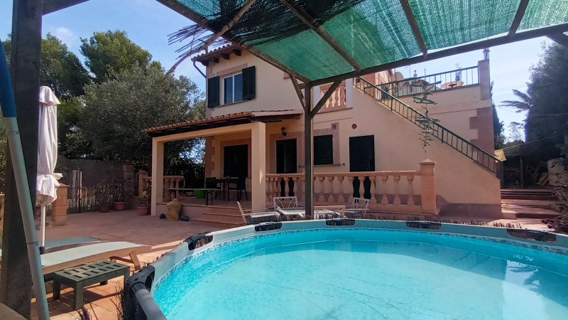 Winter: Ebenerdiges Chalet mit Garten, Kamin und AC in S Almunia-- CH 07 WT