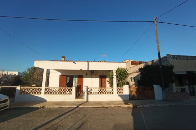 INVIERNO: Chalet de una sola planta con jardín y terrazas en Sa Ràpita --- CH 01