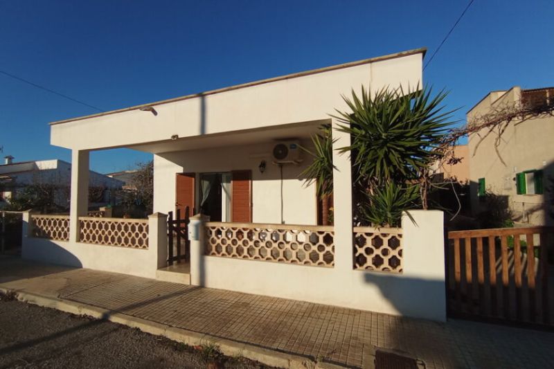 INVIERNO: Chalet de una sola planta con jardín y terrazas en Sa Ràpita --- CH 01