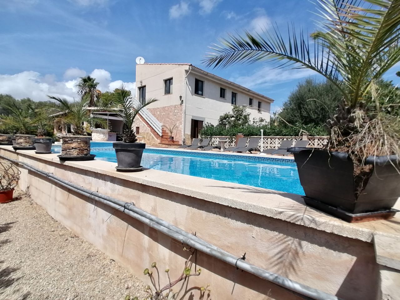 Winter: Ground-level chalet with gas central heating, pool and garden in Cala Murada -- CH 11