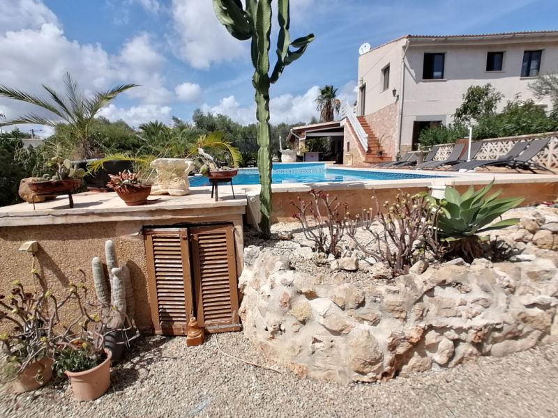 Winter: Ebenerdiges Chalet mit Gaszentralheizung, Pool und Garten in Cala Murada -- CH 11