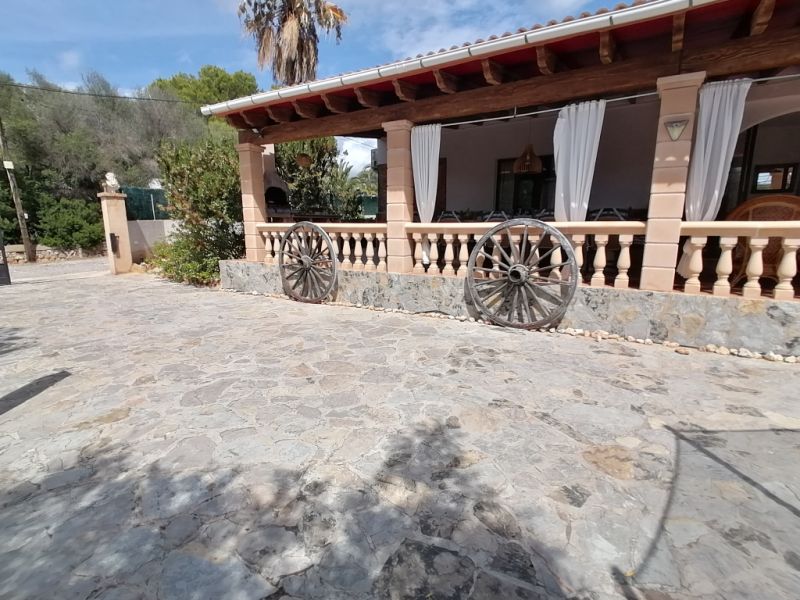 Winter: Ebenerdiges Chalet mit Gaszentralheizung, Pool und Garten in Cala Murada -- CH 11