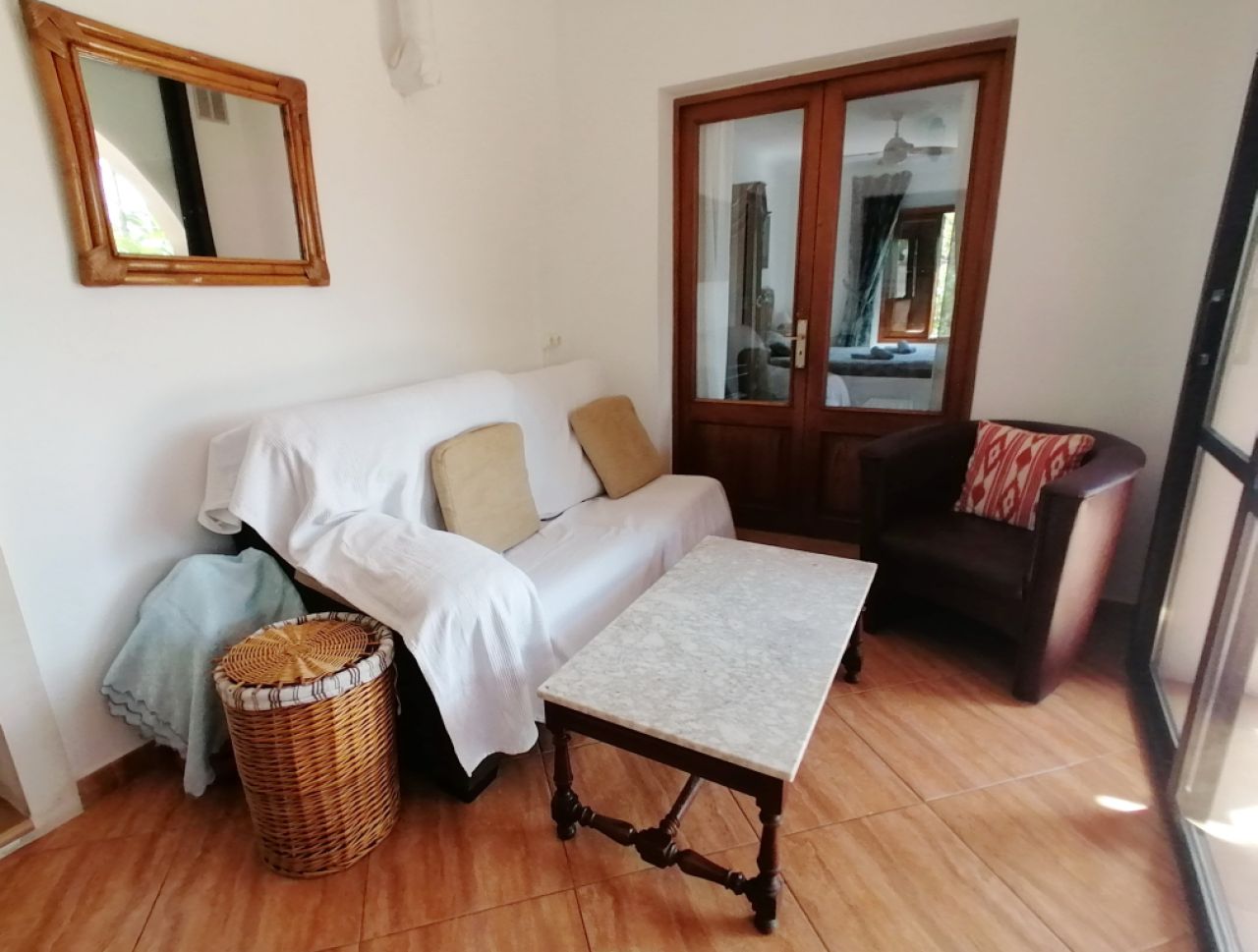 Winter: Ebenerdiges Chalet mit Gaszentralheizung, Pool und Garten in Cala Murada -- CH 11