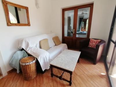 Winter: Ebenerdiges Chalet mit Gaszentralheizung, Pool und Garten in Cala Murada -- CH 11