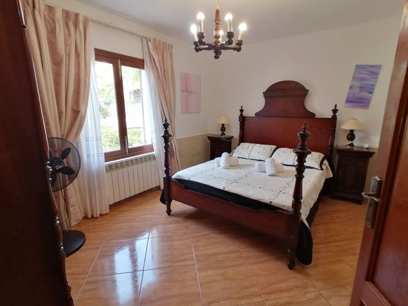 Winter: Ebenerdiges Chalet mit Gaszentralheizung, Pool und Garten in Cala Murada -- CH 11