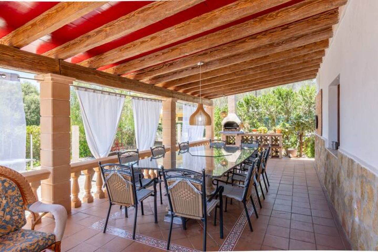 Winter: Ebenerdiges Chalet mit Gaszentralheizung, Pool und Garten in Cala Murada -- CH 11